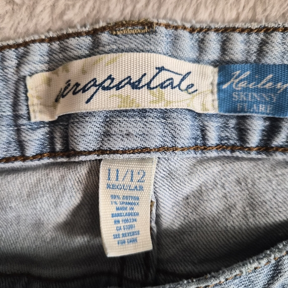 Aeropostale Women's Light Blue Distressed Denim Shorts 11/12 Regular. - Picture 3 of 9